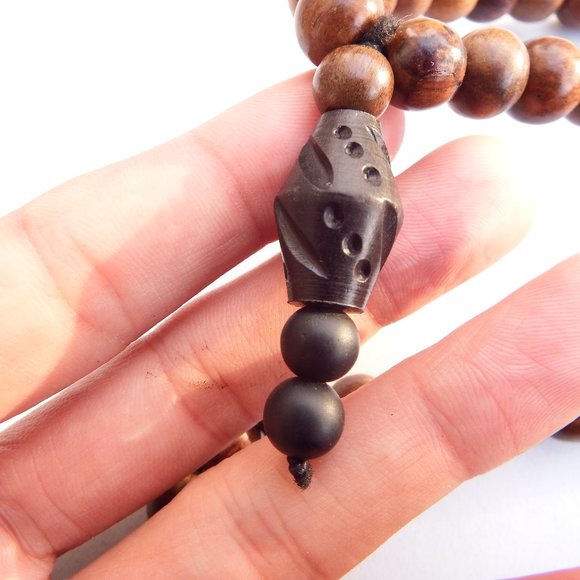 10mm Gaharu Buaya with Carved Ebony Bead And black Onyx Bead Necklace - Picture 7 of 8
